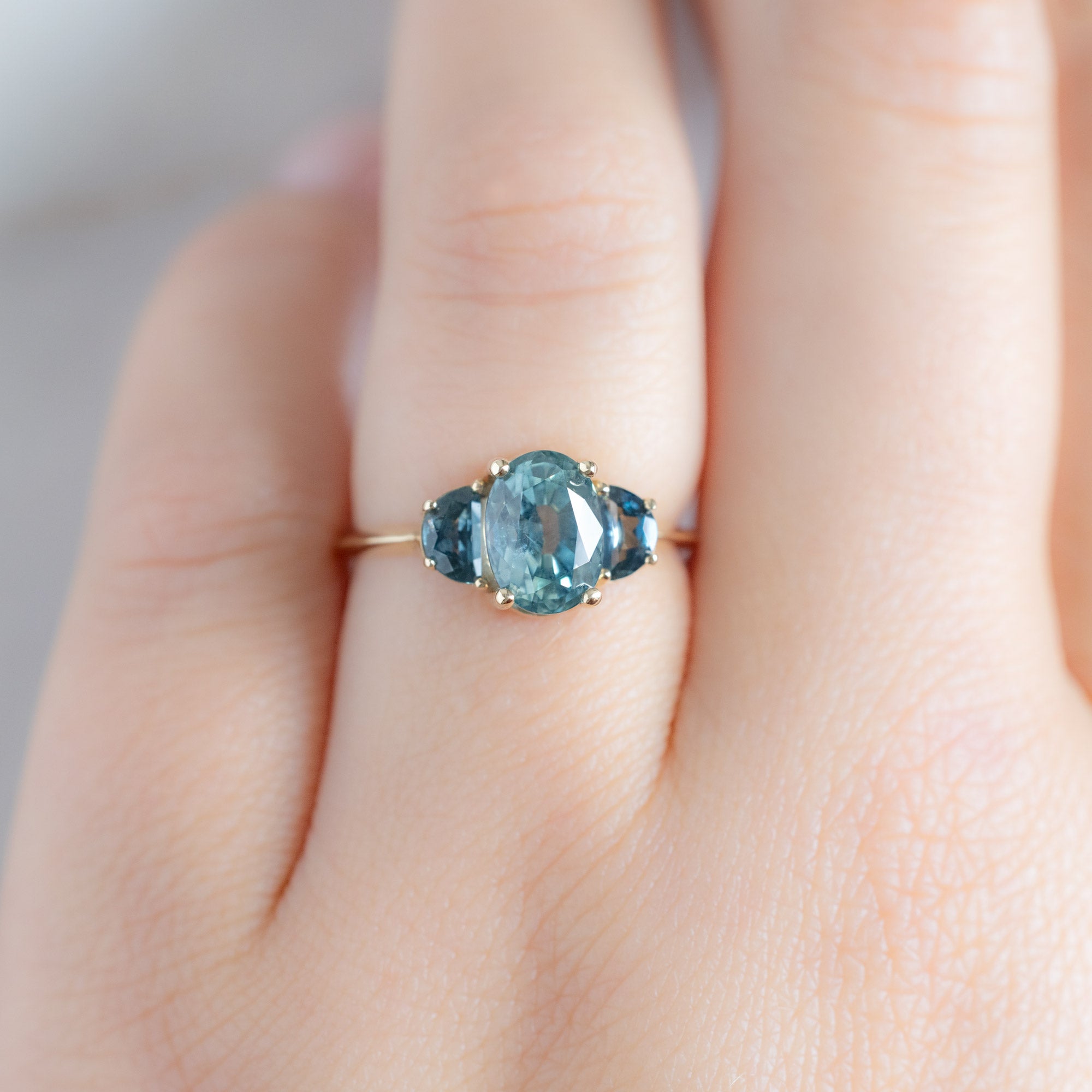 The Monochrome Ring | 2.42ct Oval Sapphire in 14K Yellow Gold
