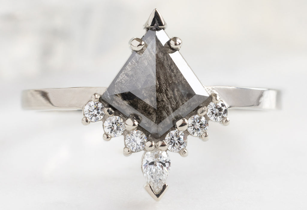 The Aster Ring with a Black Kite-Shaped Diamond