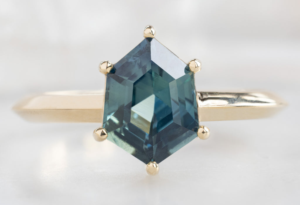The Bryn Ring with a Geometric Sapphire