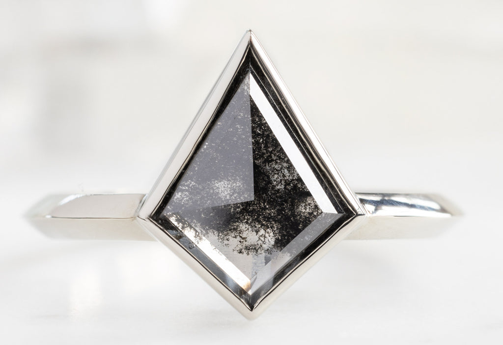 The Hazel Ring with a Black Kite-Shaped Diamond