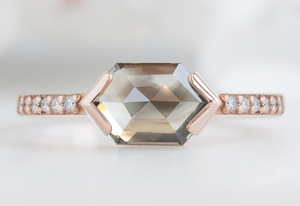 The Willow Ring with a Hexagonal Diamond