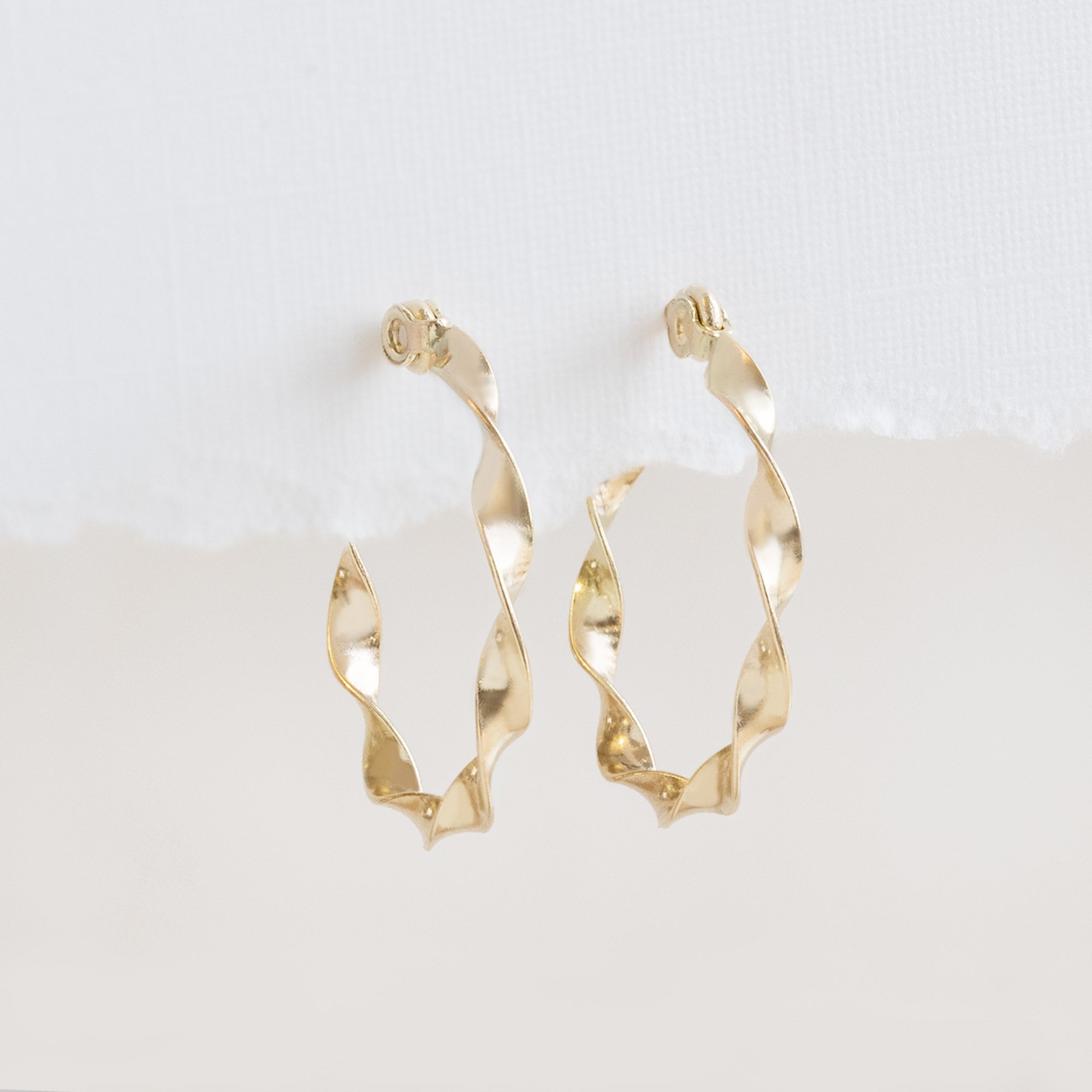 The Ribbon Hoops | Yellow Gold – Alexis Russell