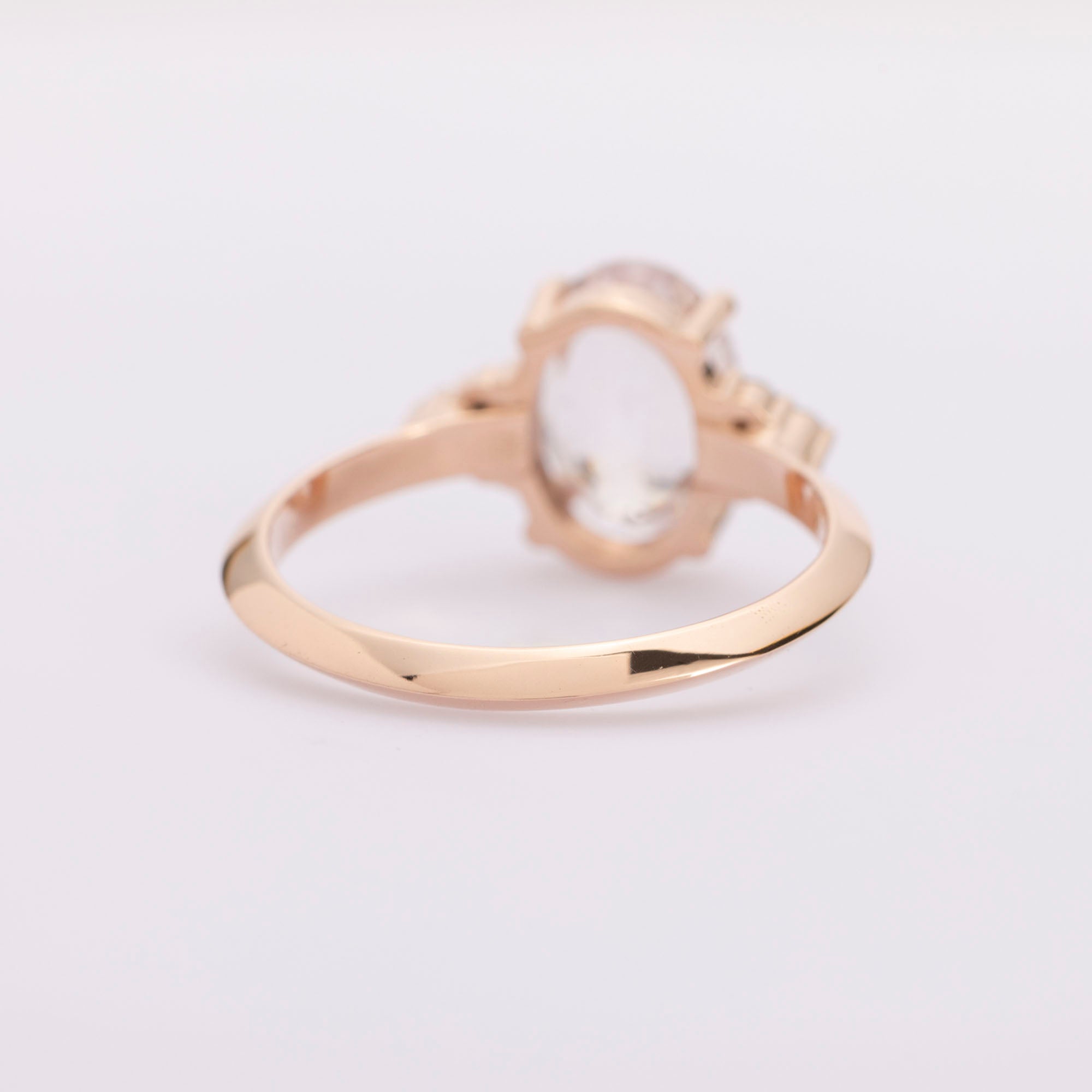 The Ivy Luxe | 2.12ct Oval Peach Sapphire in 18K Rose Gold