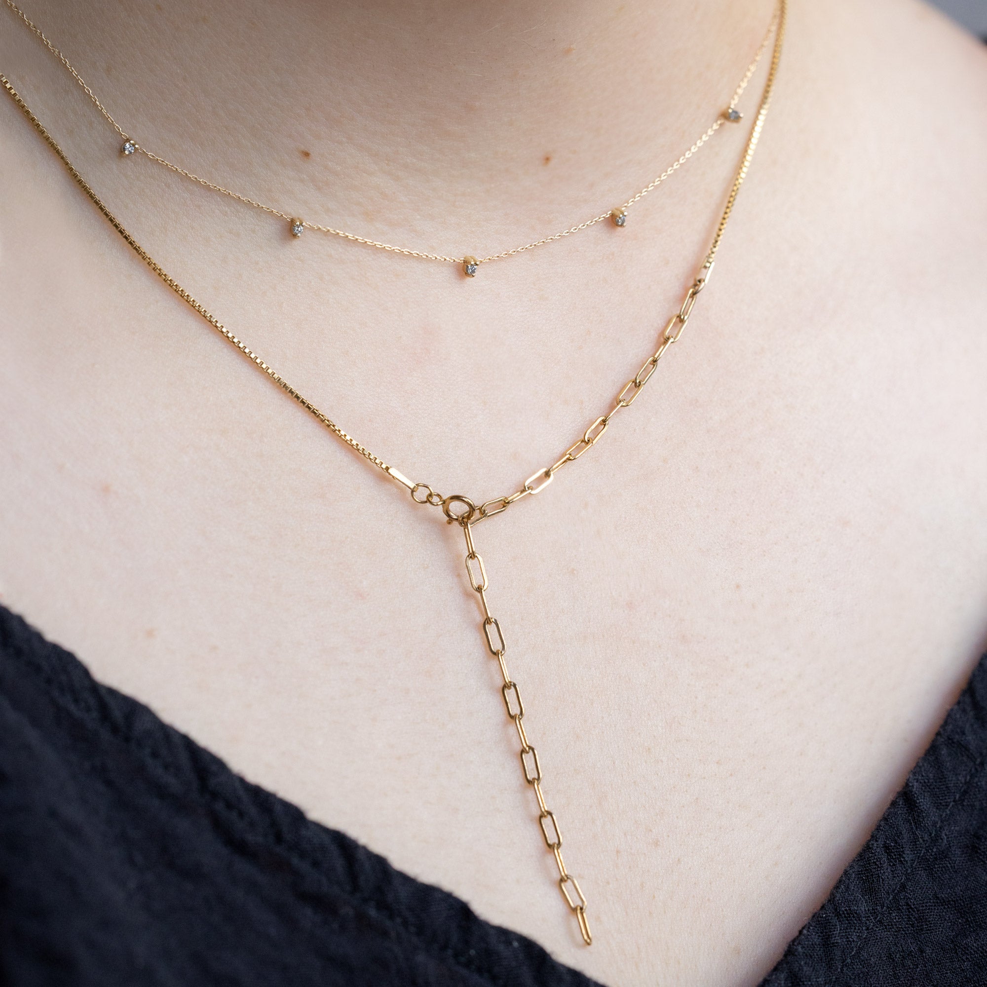 The Sunburst Chain Set in Yellow Gold on Model