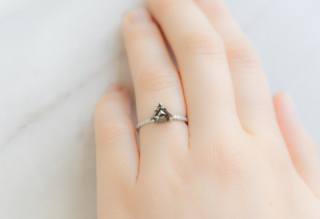 The Willow Ring with a Black Geometric Diamond on Model
