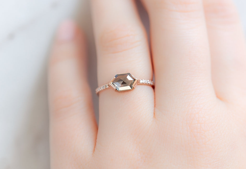 The Willow Ring with a Hexagonal Diamond on Modle