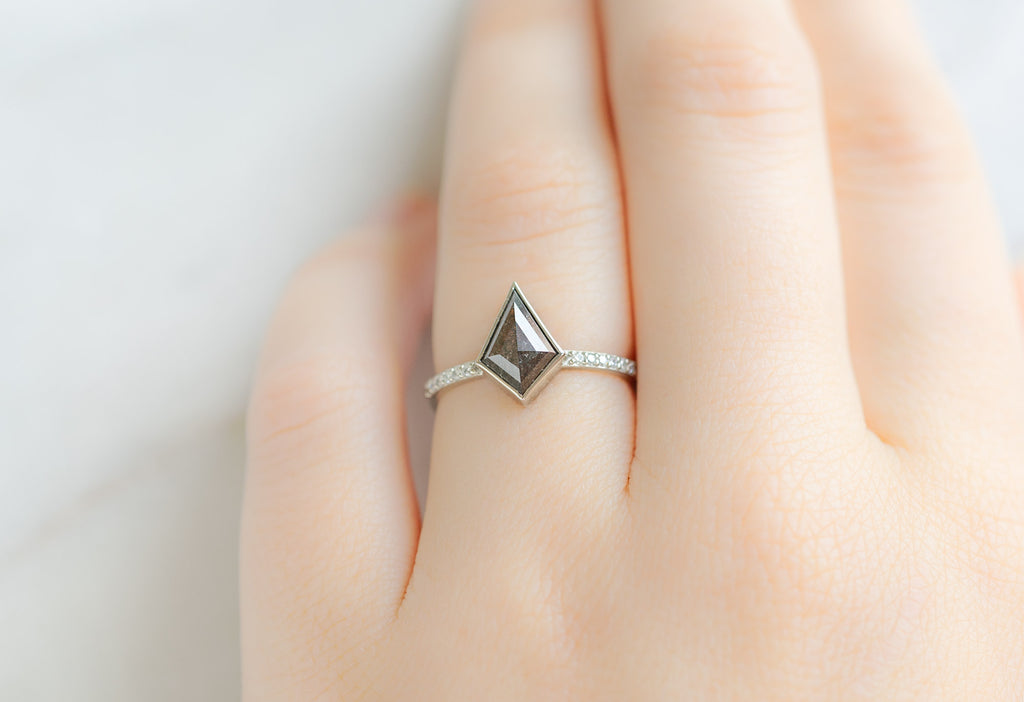The Willow Ring with a Kite-Shaped Black Diamond on Model