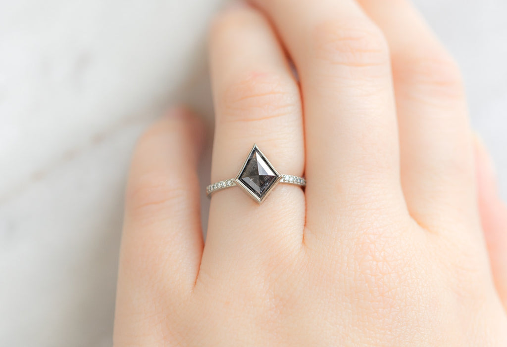 The Willow Ring with a Kite-Shaped Black Diamond on Model