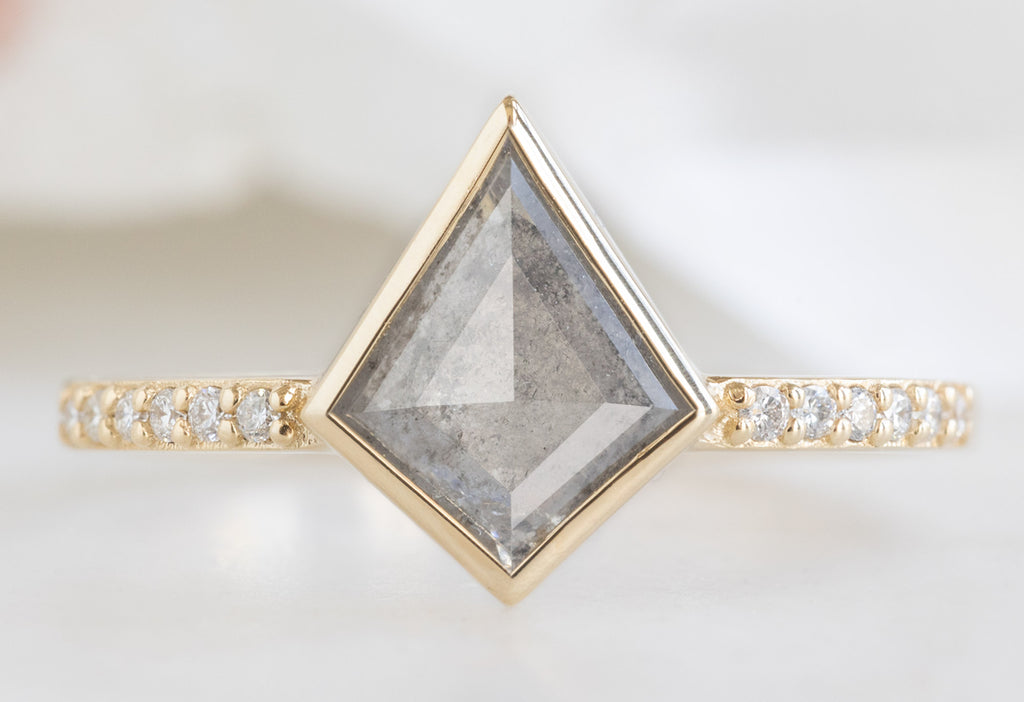 The Willow Ring with a Kite-Shaped Grey Diamond
