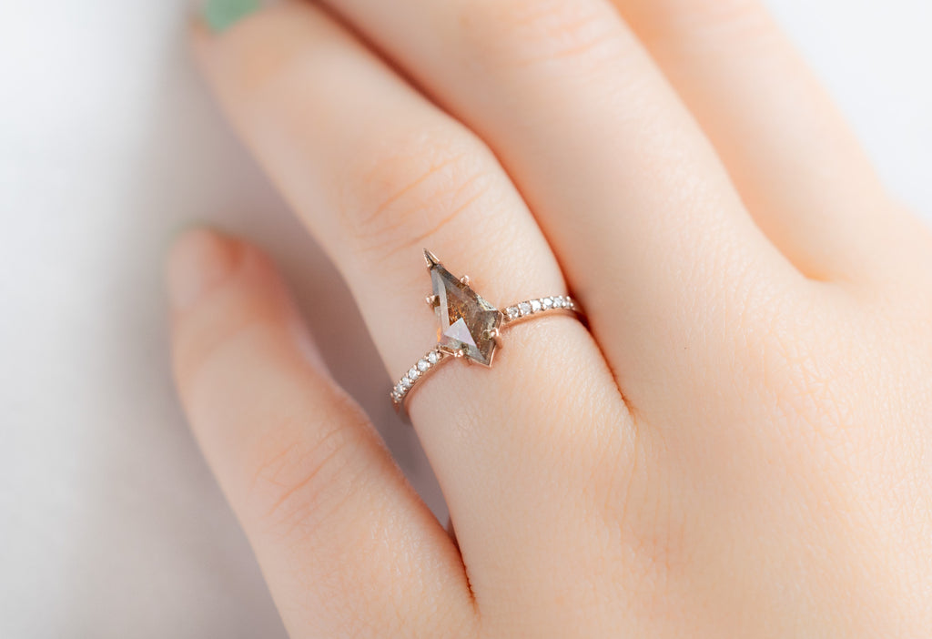 The Willow Ring with a Kite-Shaped Red Diamond on Model