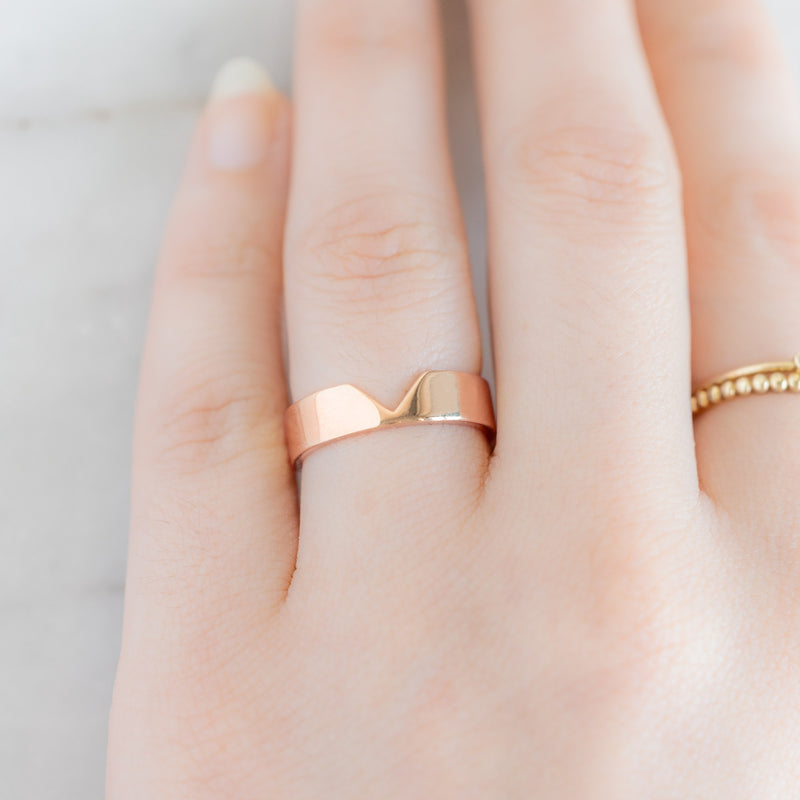 The Unisex Gold Wedding Band Peak Cut Out in 14K Rose Gold Alexis