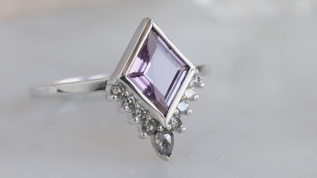 The Aster Ring with a Kite-Shaped Violet Sapphire