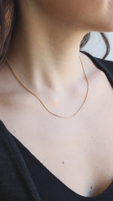 yellow gold Box Chain Necklace on model