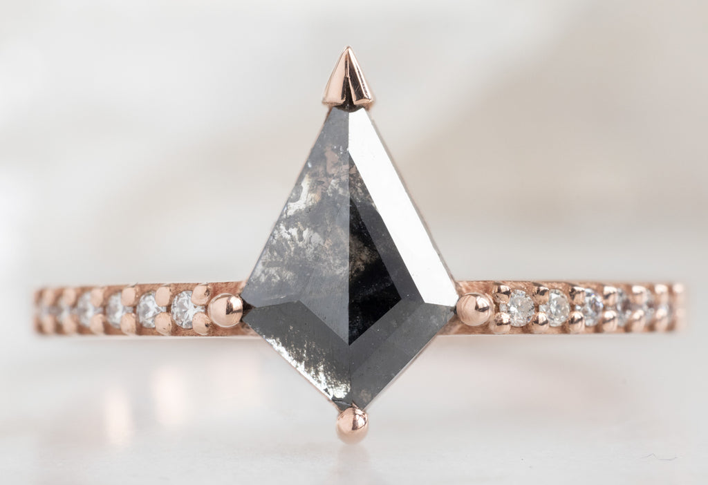 The Willow Ring with a Black Kite Diamond