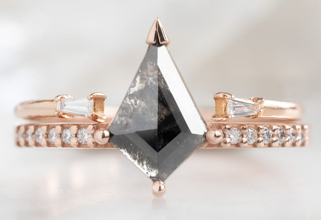 The Willow Ring with a Black Kite Diamond