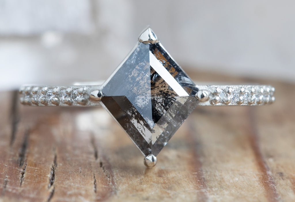 The Willow Ring with a Black Kite Diamond