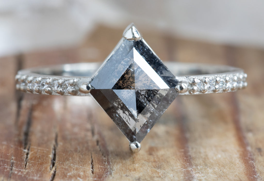 The Willow Ring with a Black Kite Diamond