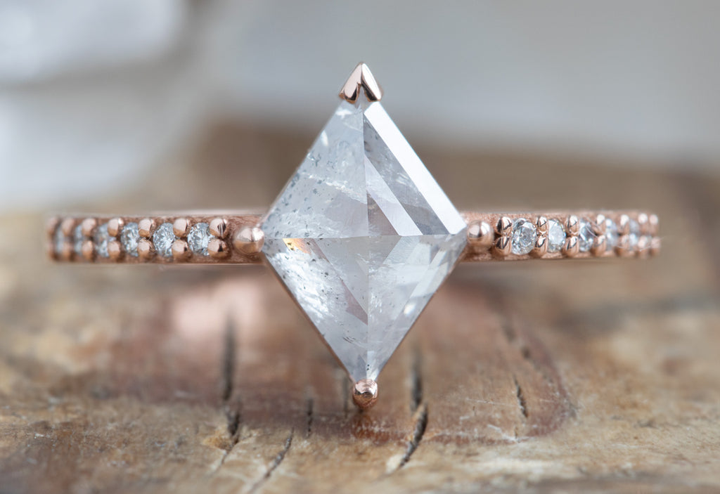 The Willow Ring with an Opalescent Kite Diamond