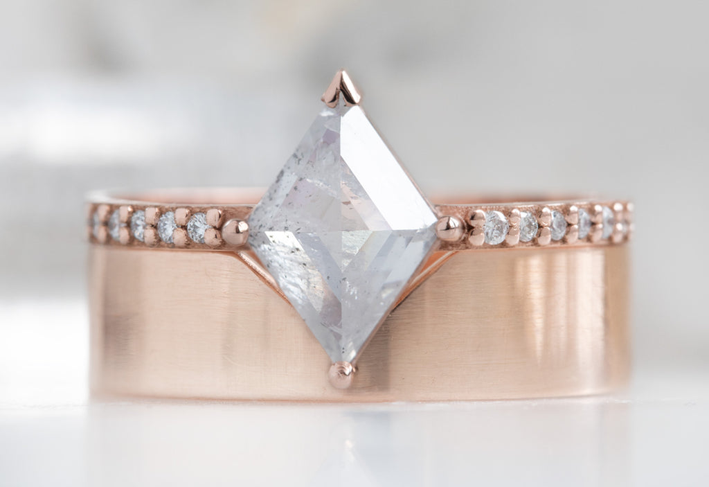 The Willow Ring with an Opalescent Kite Diamond