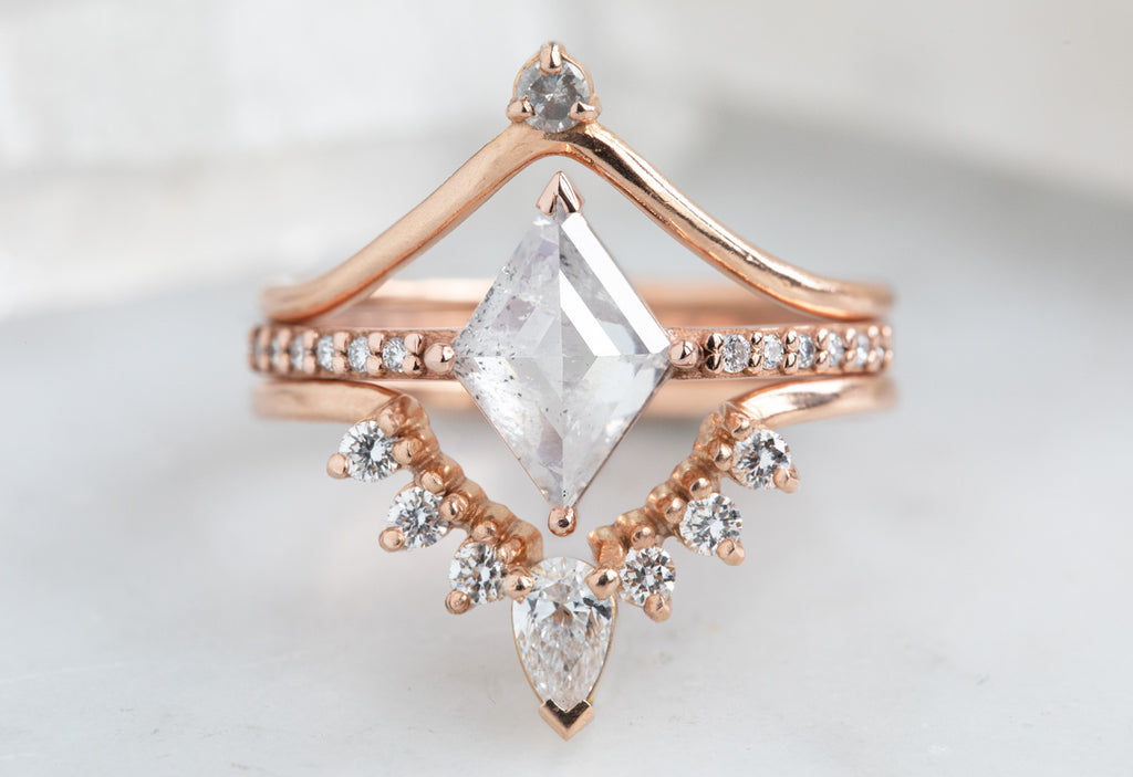 The Willow Ring with an Opalescent Kite Diamond