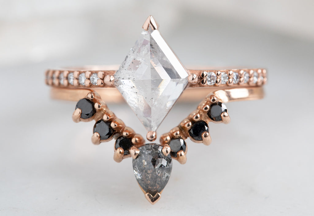 The Willow Ring with an Opalescent Kite Diamond