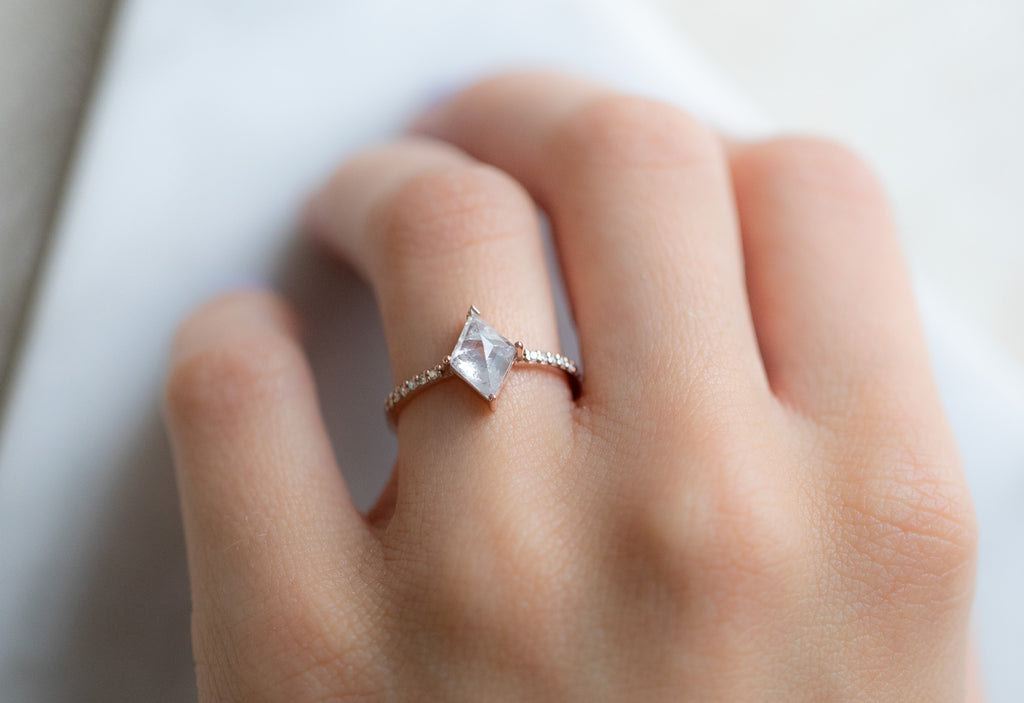 The Willow Ring with an Opalescent Kite Diamond
