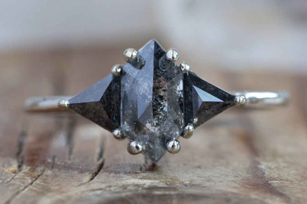 The Jade Ring with a Black Hexagon Diamond