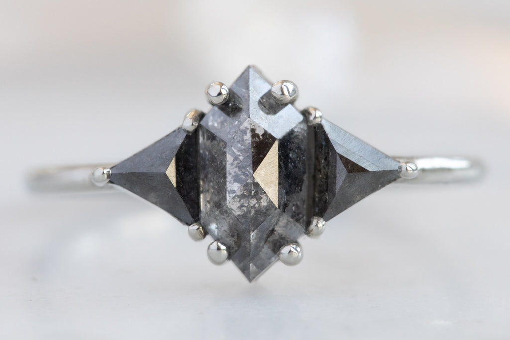 The Jade Ring with a Black Hexagon Diamond