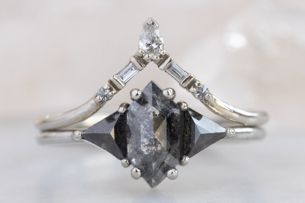 The Jade Ring with a Black Hexagon Diamond