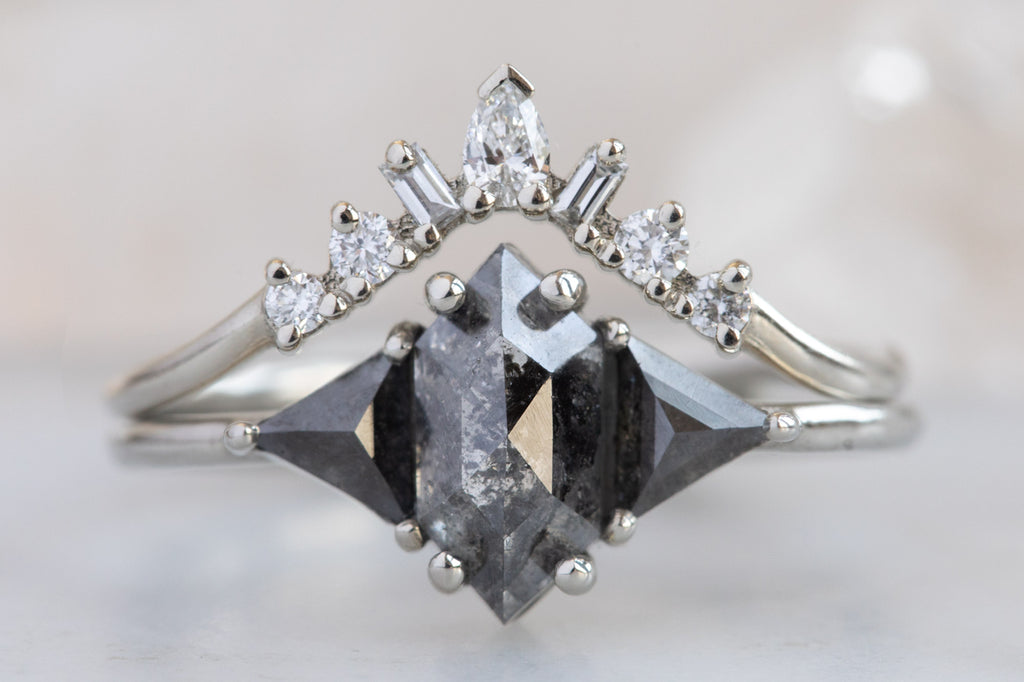 The Jade Ring with a Black Hexagon Diamond