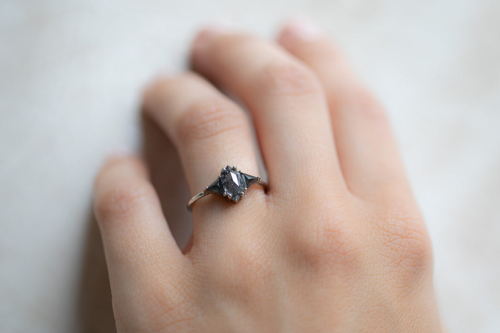The Jade Ring with a Black Hexagon Diamond