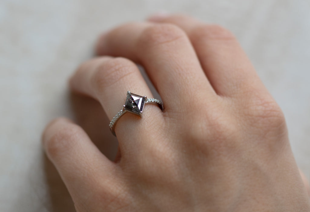 The Willow Ring with a Black Kite Diamond