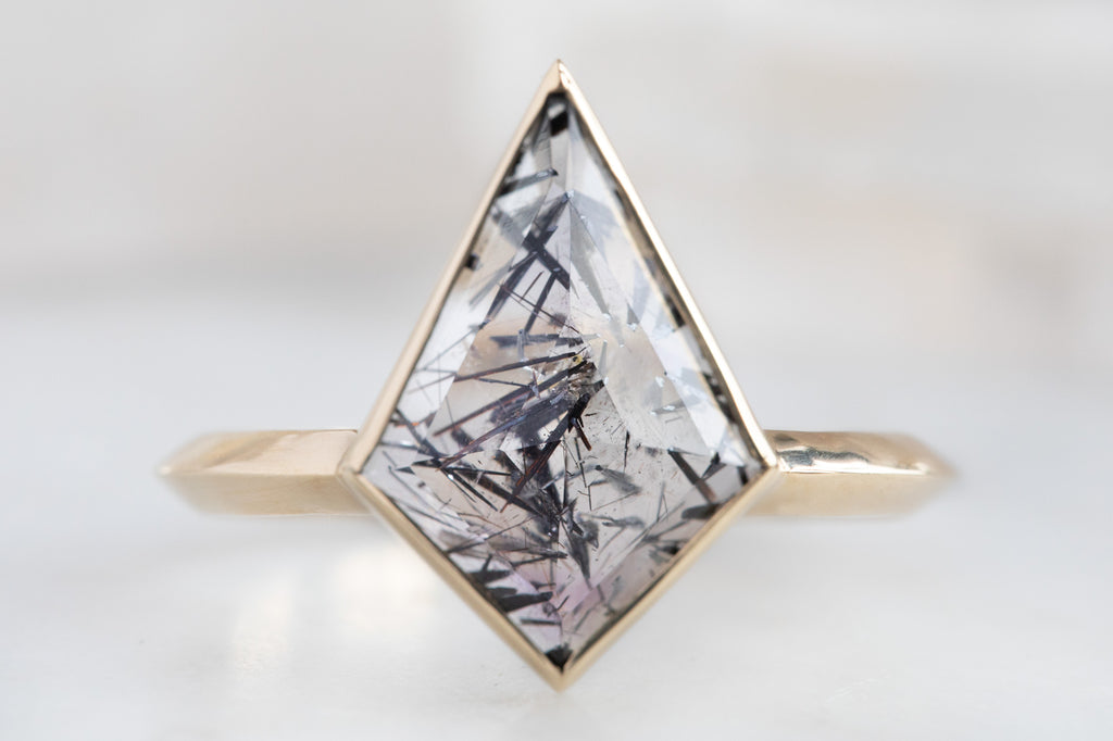The Hazel Ring With a Tourmaline in Quartz