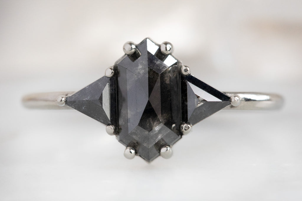 The Jade Ring with a Black Hexagon Diamond