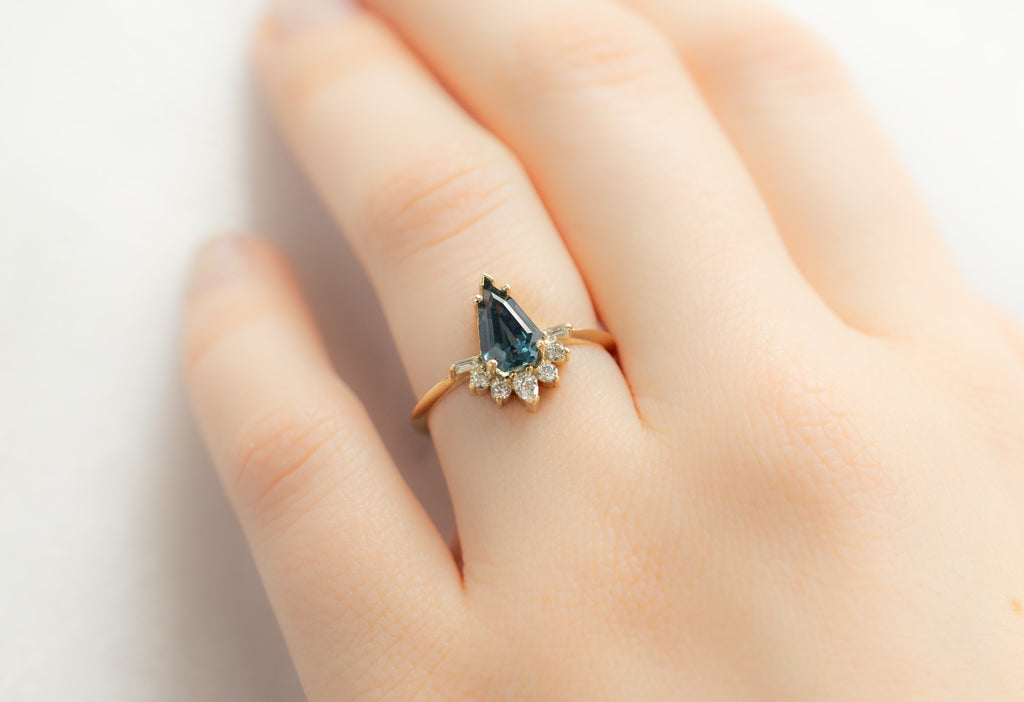The Post Ring with a Geometric Sapphire on Model
