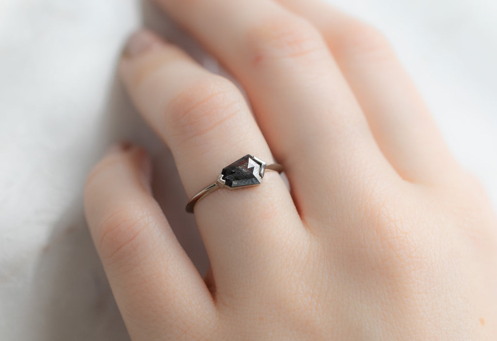 The Sage Ring with a Black Geometric Diamond on Model