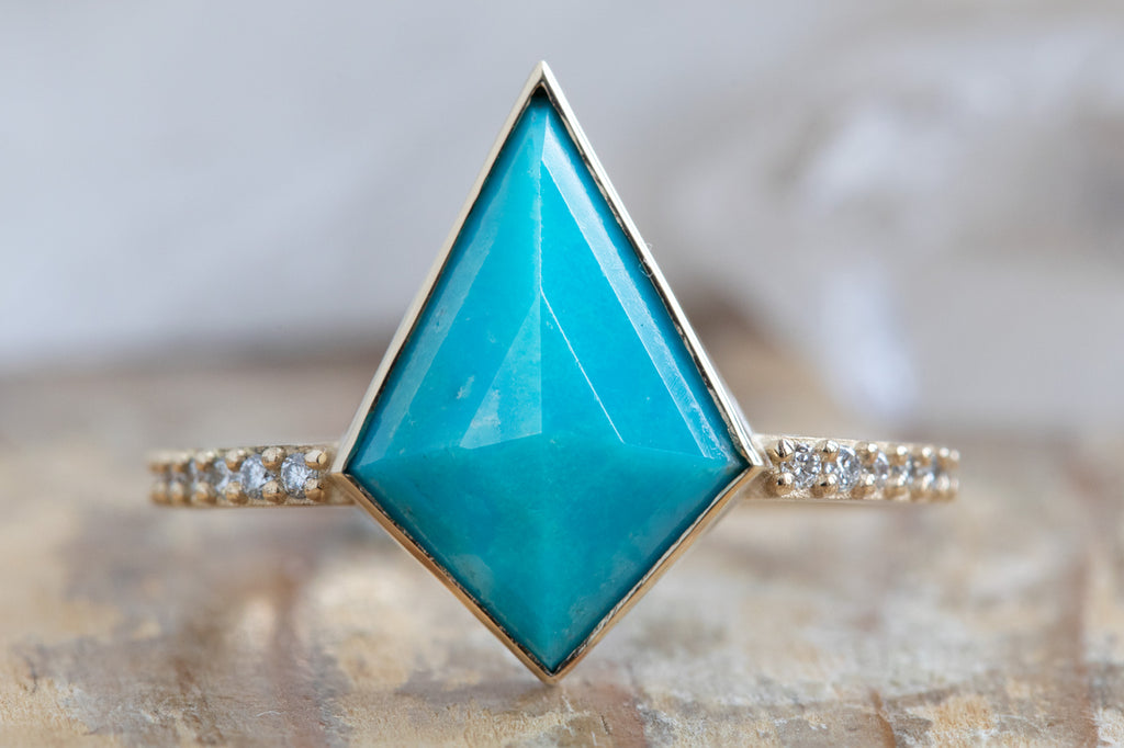 The Willow Ring With a Kite-Shaped Turquoise
