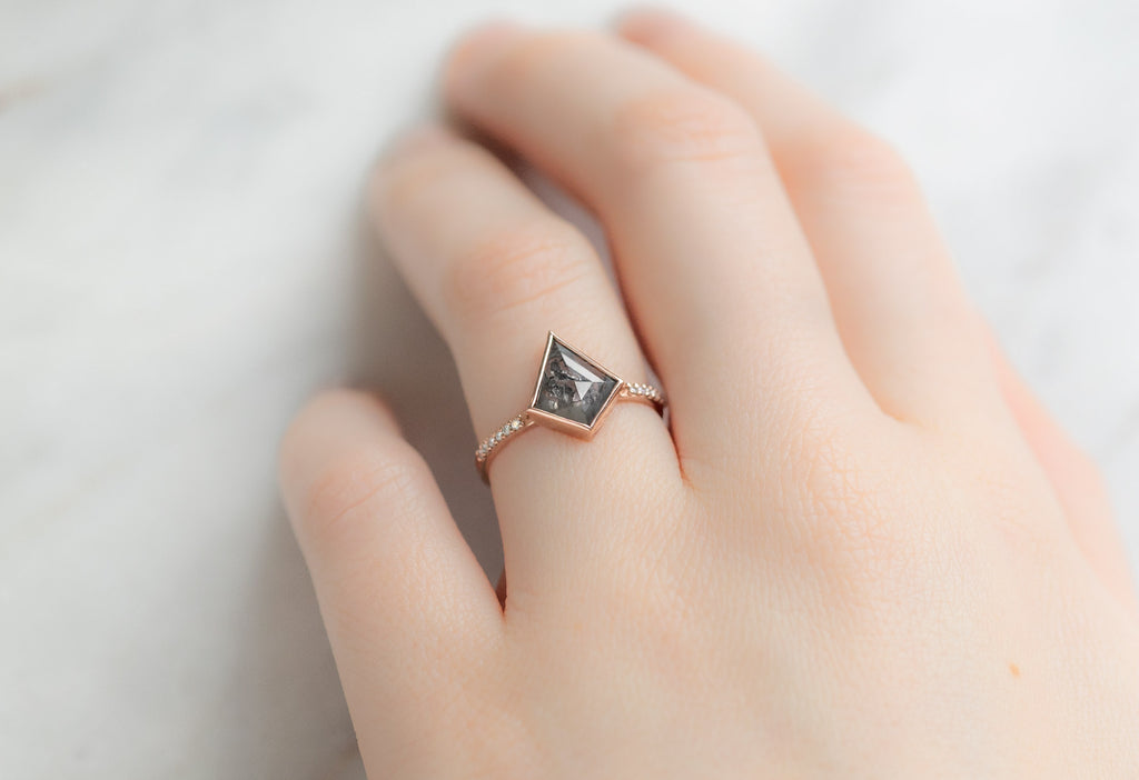 The Willow Ring with a Kite-Shaped Black Diamond on Model
