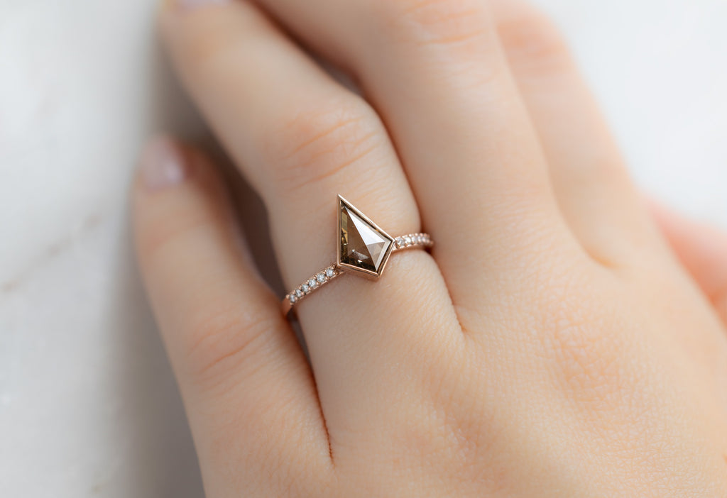 The Willow Ring with a Kite-Shaped Pink Diamond on Model