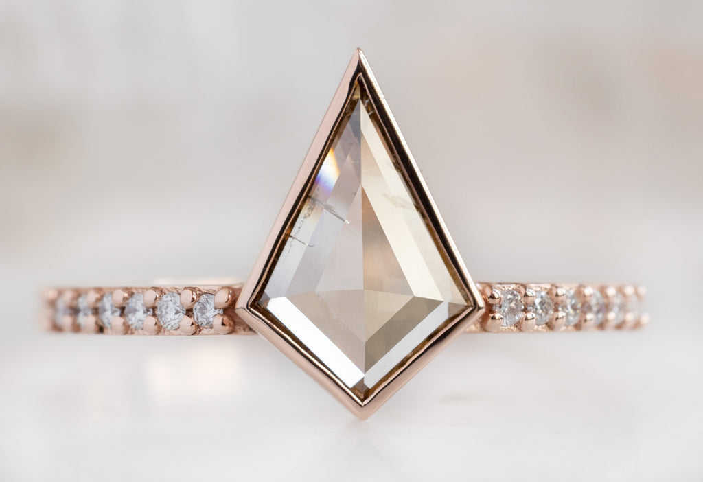 The Willow Ring with a Kite-Shaped Pink Diamond
