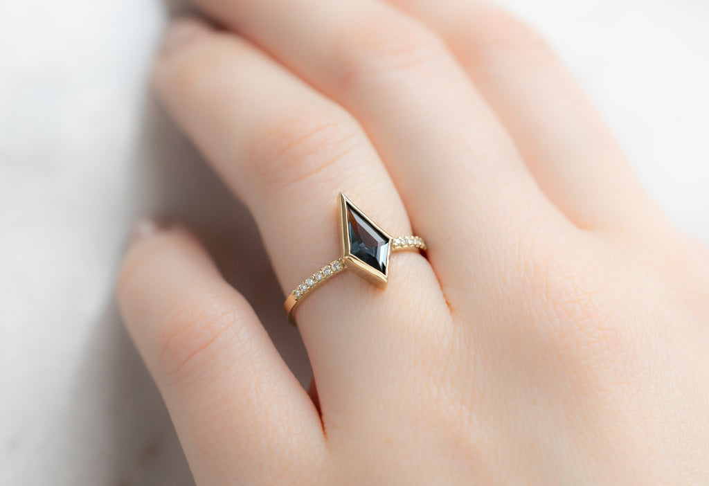 The Willow Ring with a Kite-Shaped Spinel on Model