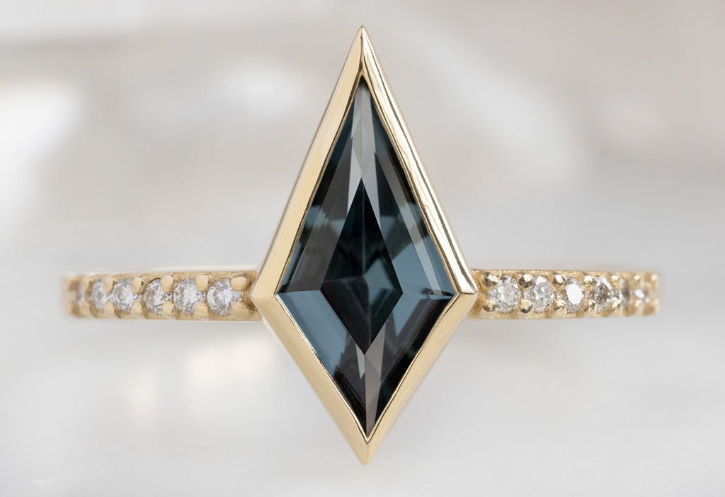 The Willow Ring with a Kite-Shaped Spinel