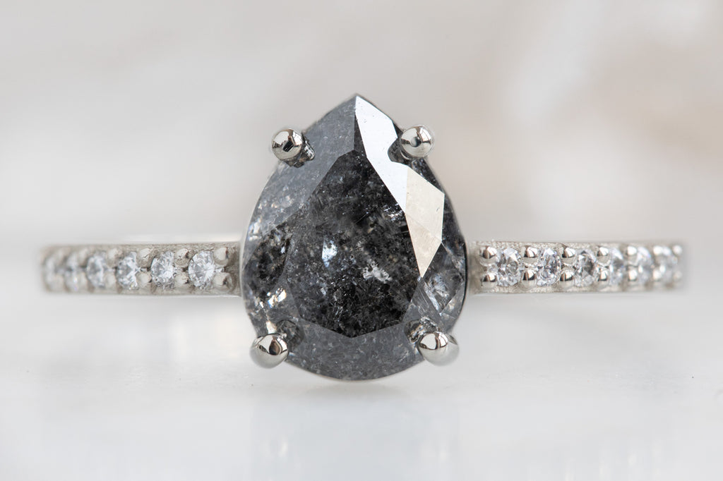 The Willow Ring with a Pear-Cut Black Diamond