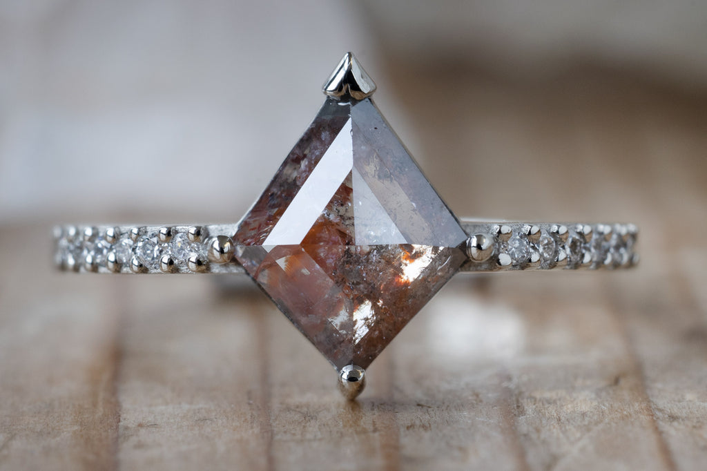 The Willow Ring with a Red Kite Diamond