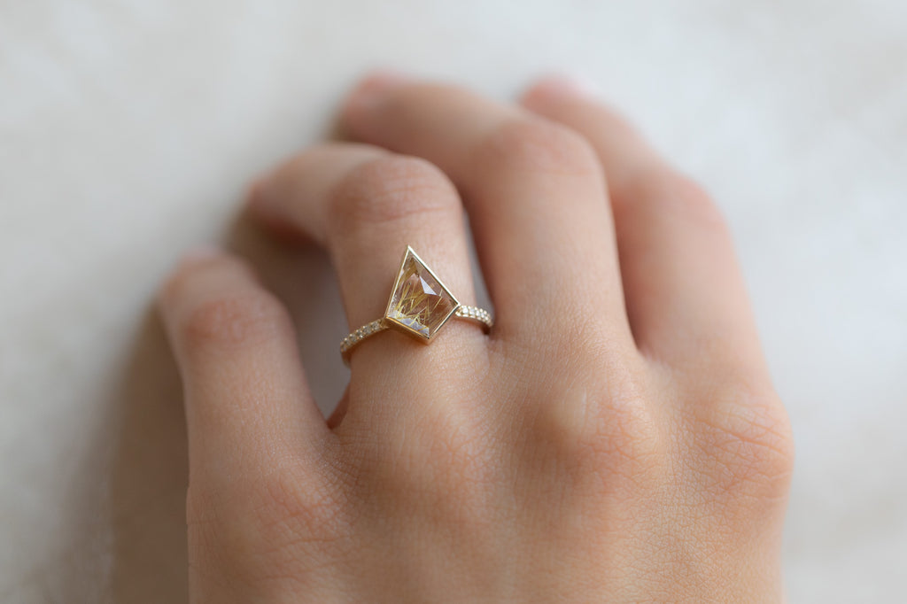 The Willow Ring with a Rutilated Quartz Kite on Model