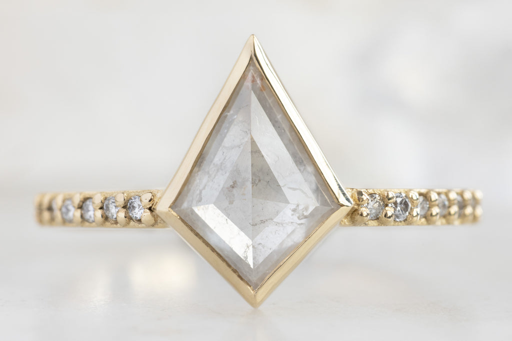 The Willow Ring with an Icy-White Kite Diamond