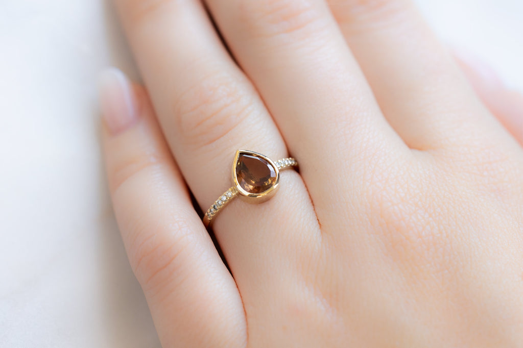 The Willow Ring with an Ochre Sapphire on Model