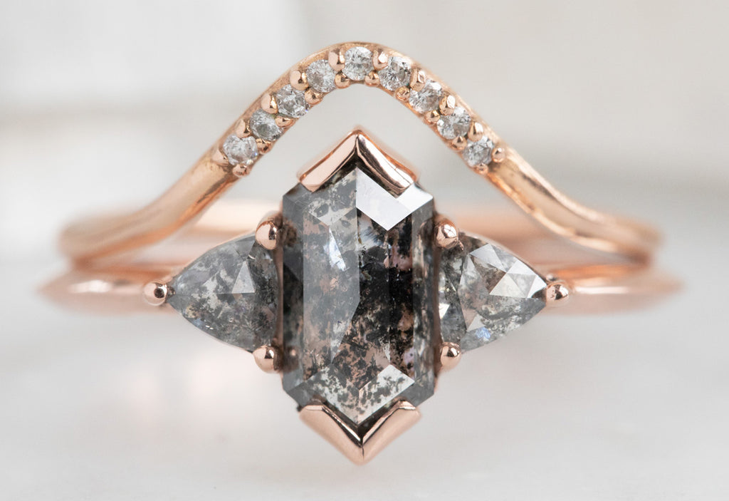The Jade Ring with a Black Hexagon Diamond
