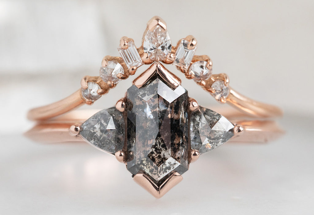 The Jade Ring with a Black Hexagon Diamond