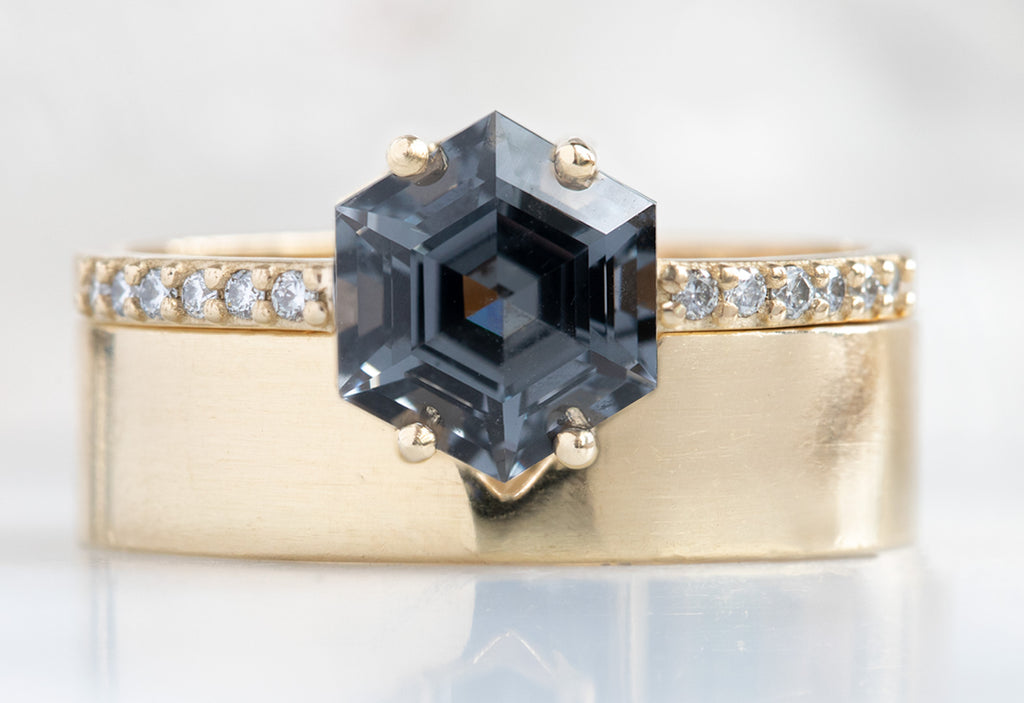 The Willow Ring with a Hexagon-Cut Spinel